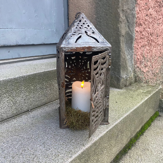 Ljuslykta Fyrkantig Spindel 36 cm - Handgjord Metallkonst från Haiti