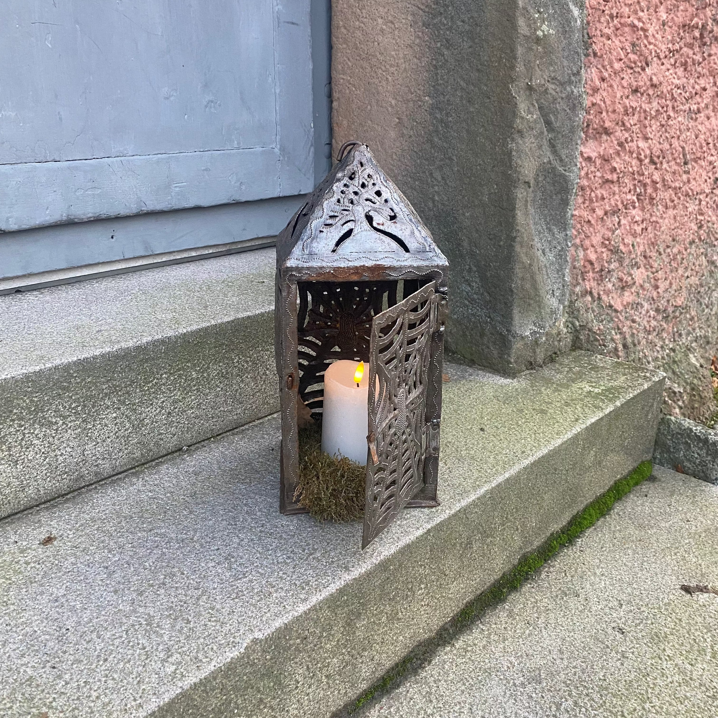 Ljuslykta Fyrkantig Spindel 36 cm - Handgjord Metallkonst från Haiti